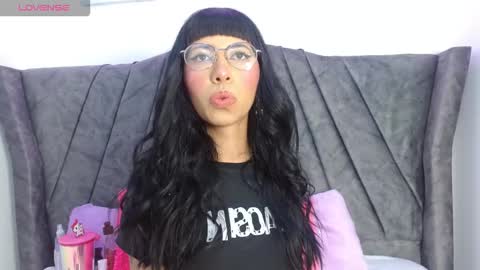 nina_fox69 online show from September 11, 2025, 12:16 pm