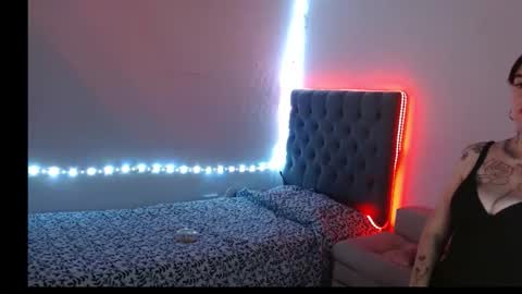 nina_foxx02 online show from February 4, 2026, 8:03 pm