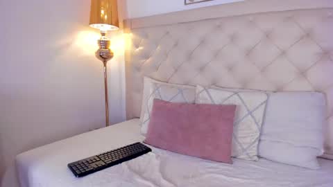 nina joyce online show from April 30, 2026, 7:31 pm