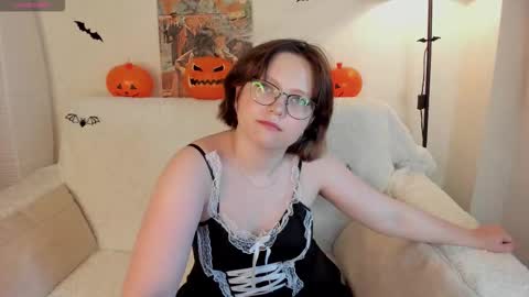 nina lunaa online show from October 26, 2025, 9:26 am