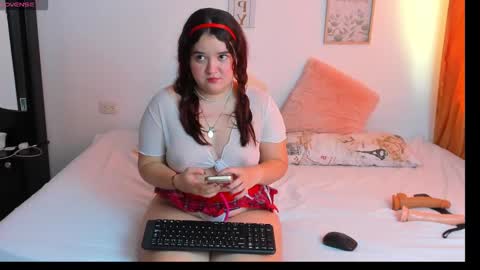 nina_martinez1 online show from December 4, 2024, 2:48 pm