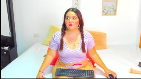 nina_martinez1 online show from February 7, 2025, 7:49 pm