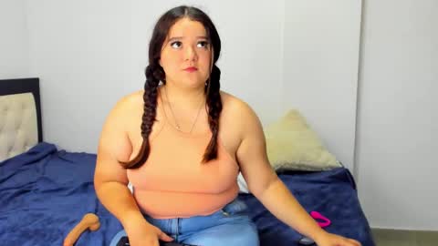 nina_martinez1 online show from September 27, 2025, 1:27 pm