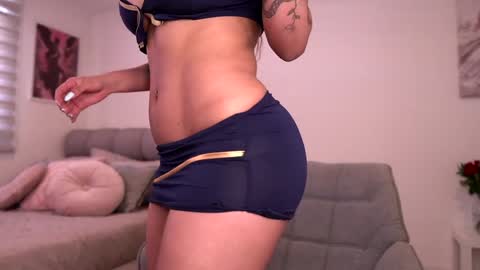 Angie online show from October 10, 2025, 9:03 pm