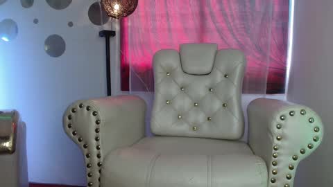 Snapshot of nina_roser chatting on September 25, 2025, 3:05 pm Nina Roser online show from September 25, 2025, 3:05 pm