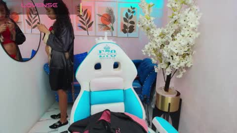 Nina  online show from January 18, 2026, 3:43 am