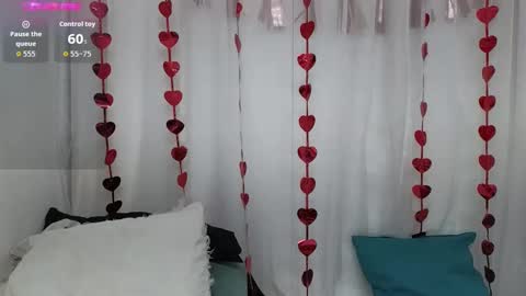 Snapshot of ninaa_fox chatting on October 3, 2025, 5:43 pm Ninaa fox online show from October 3, 2025, 5:43 pm