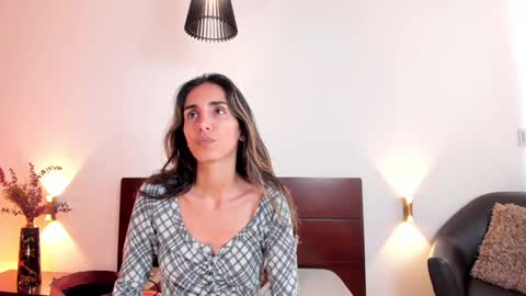Nina online show from December 6, 2024, 6:06 pm