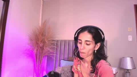 Nina online show from September 8, 2025, 6:18 pm