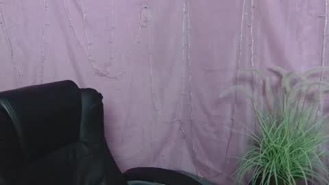 Snapshot of ninaflawlees chatting on May 6, 2026, 12:10 pm ninaflawlees online show from May 6, 2026, 12:10 pm