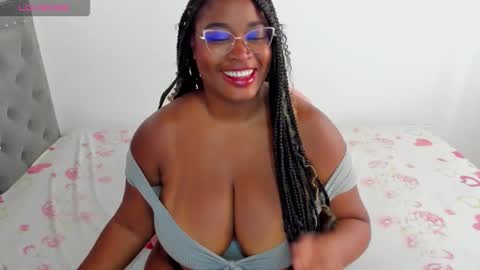 Snapshot of ninagrey03 chatting on September 29, 2025, 3:17 pm Valentina online show from September 29, 2025, 3:17 pm