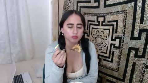 N I N A online show from March 6, 2025, 6:37 pm