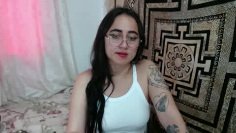 Snapshot of ninakravtz chatting on September 27, 2025, 3:28 pm N I N A online show from September 27, 2025, 3:28 pm