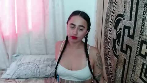 Snapshot of ninakravtz chatting on October 29, 2025, 5:25 pm N I N A online show from October 29, 2025, 5:25 pm