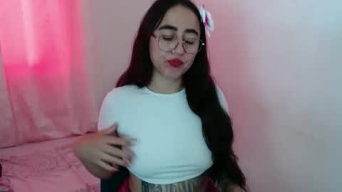 Snapshot of ninakravtz chatting on October 31, 2025, 3:02 pm N I N A online show from October 31, 2025, 3:02 pm