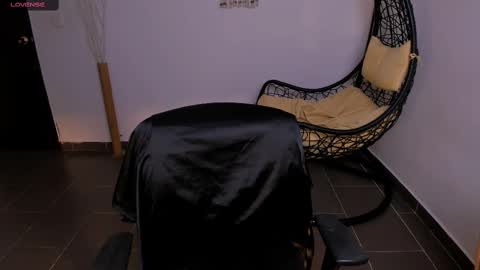 ninamonroee online show from March 10, 2025, 11:49 pm