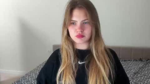 ninarihh online show from March 11, 2025, 3:34 pm