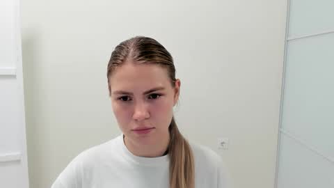 ninarihh online show from September 19, 2025, 11:00 am