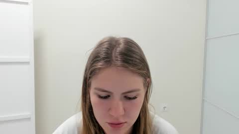 ninarihh online show from September 21, 2025, 11:34 am