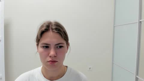 ninarihh online show from September 23, 2025, 10:40 am