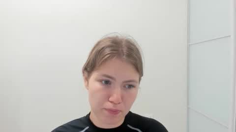 ninarihh online show from October 5, 2025, 9:07 am