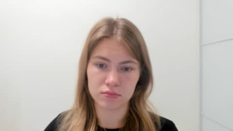 ninarihh online show from October 6, 2025, 9:29 am