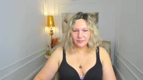 ninastarle online show from May 3, 2026, 4:40 am