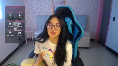 Snapshot of ninfa_ch chatting on February 4, 2025, 3:36 pm Ninfa online show from February 4, 2025, 3:36 pm