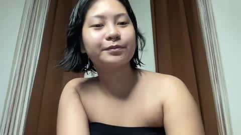 nini_luvskorn online show from June 18, 2026, 8:58 am
