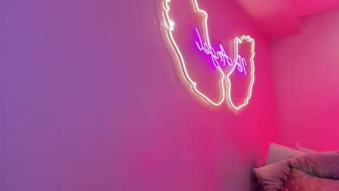 Ninna  online show from September 14, 2025, 5:12 pm