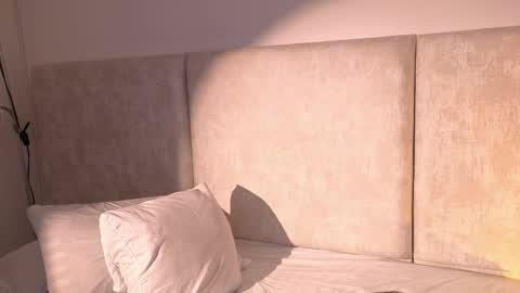 nioki_ online show from May 1, 2026, 4:06 am