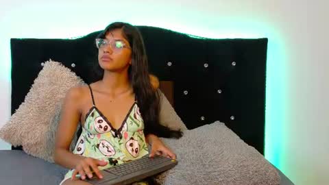 Nira Lux online show from June 24, 2026, 1:59 am