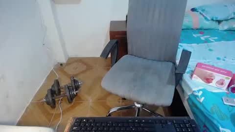 Snapshot of niurka2tshot chatting on December 22, 2024, 5:42 pm Niurka2Bigtits online show from December 22, 2024, 5:42 pm
