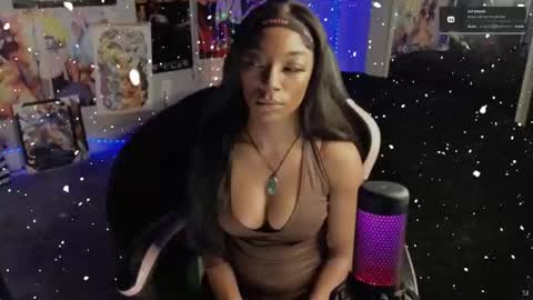 NIVIA WOLFE online show from December 4, 2025, 1:48 am