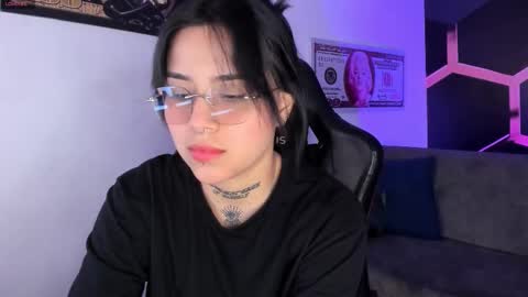 Nixie online show from October 5, 2025, 5:44 pm