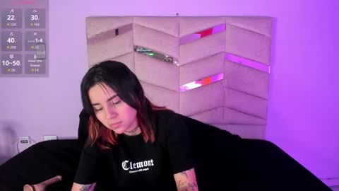 Nixie online show from October 23, 2025, 7:34 pm