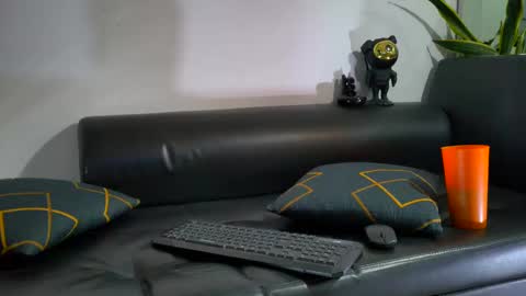 Nicolas Muscle online show from October 17, 2025, 7:49 pm