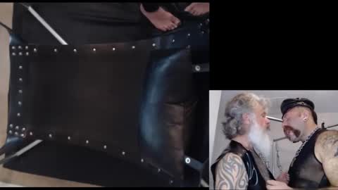 Snapshot of njdbear chatting on December 22, 2024, 10:04 pm Don online show from December 22, 2024, 10:04 pm