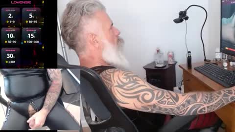 Snapshot of njdbear chatting on February 18, 2025, 8:36 pm Don online show from February 18, 2025, 8:36 pm