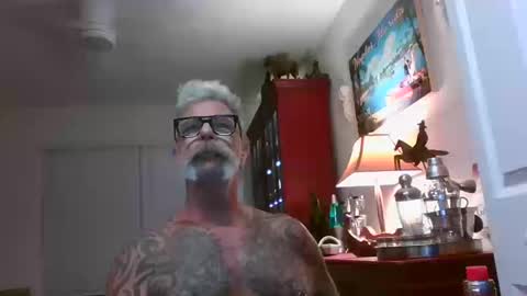 Snapshot of njdbear chatting on October 11, 2025, 12:54 am Don online show from October 11, 2025, 12:54 am