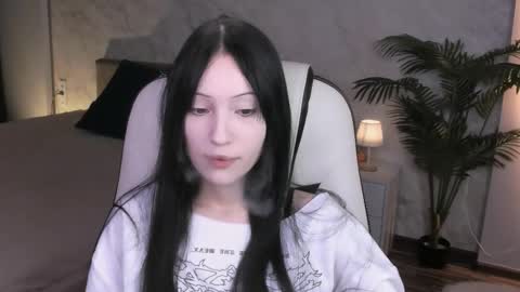 nnnnorooo online show from December 17, 2025, 9:21 pm