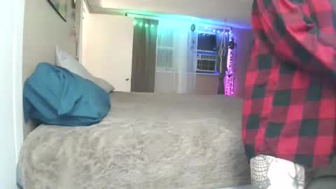 Snapshot of no_facequeen chatting on October 6, 2025, 9:29 am Leah online show from October 6, 2025, 9:29 am