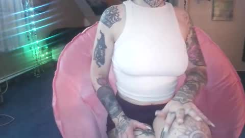 Leah online show from December 16, 2025, 1:16 pm