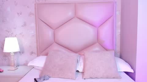 Snapshot of noa_butterfly chatting on October 4, 2025, 11:41 am   ambarsulliva  online show from October 4, 2025, 11:41 am