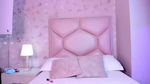 Snapshot of noa_butterfly chatting on October 7, 2025, 11:40 am   ambarsulliva  online show from October 7, 2025, 11:40 am