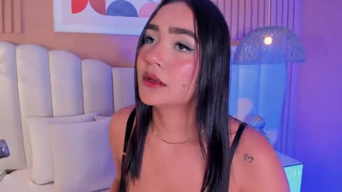 Noa online show from May 12, 2026, 2:52 am