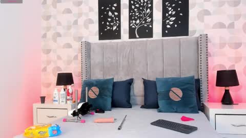 NATHALIA MORENO online show from November 15, 2025, 12:34 pm