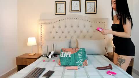 NATHALIA MORENO online show from June 5, 2026, 12:33 pm