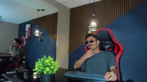 Snapshot of noaahtylor chatting on March 4, 2026, 12:49 am Noah online show from March 4, 2026, 12:49 am