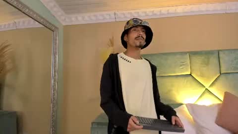 Noah online show from June 14, 2026, 3:41 am